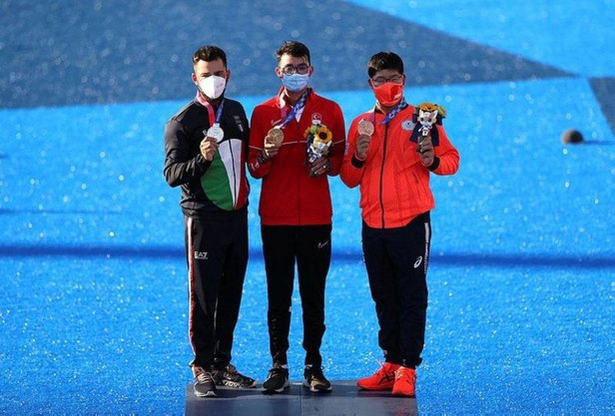 Cumhurbaşkanı Erdoğan, şampiyon olan Mete Gazoz'u tebrik etti