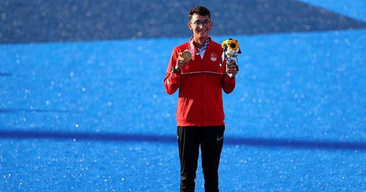 Cumhurbaşkanı Erdoğan, şampiyon olan Mete Gazoz'u tebrik etti