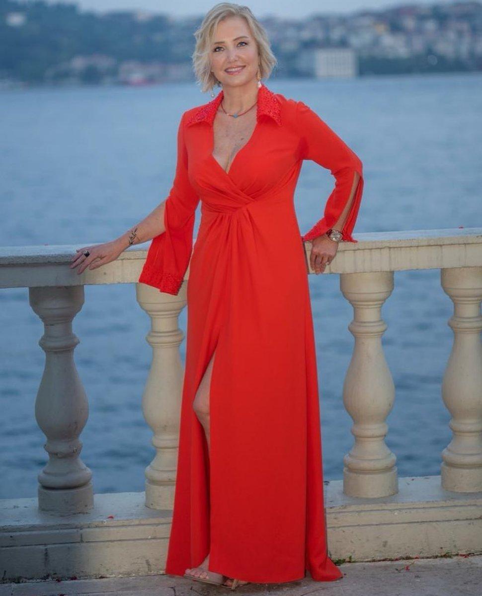 Gülben Ergen ile Berna Laçin birbirine girdi