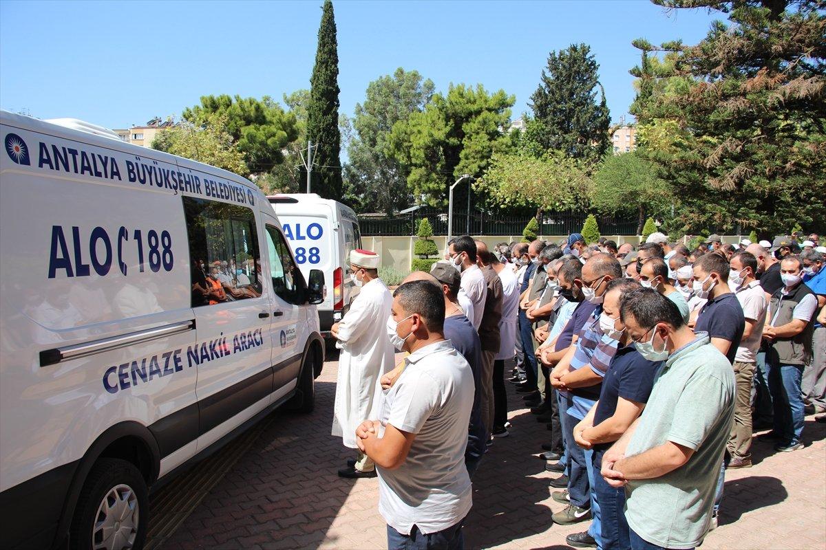 Manavgat'ta yaşamını yitiren 2 yangın işçisi törenle uğurlandı