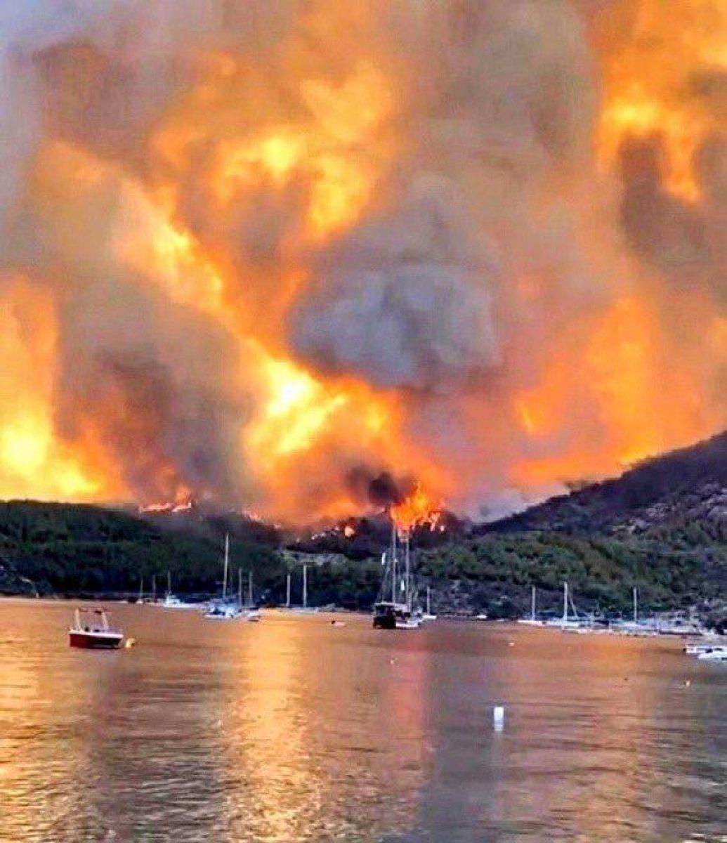 Bodrum Çökertme Koyu'nda yangın şiddetini artırarak devam ediyor