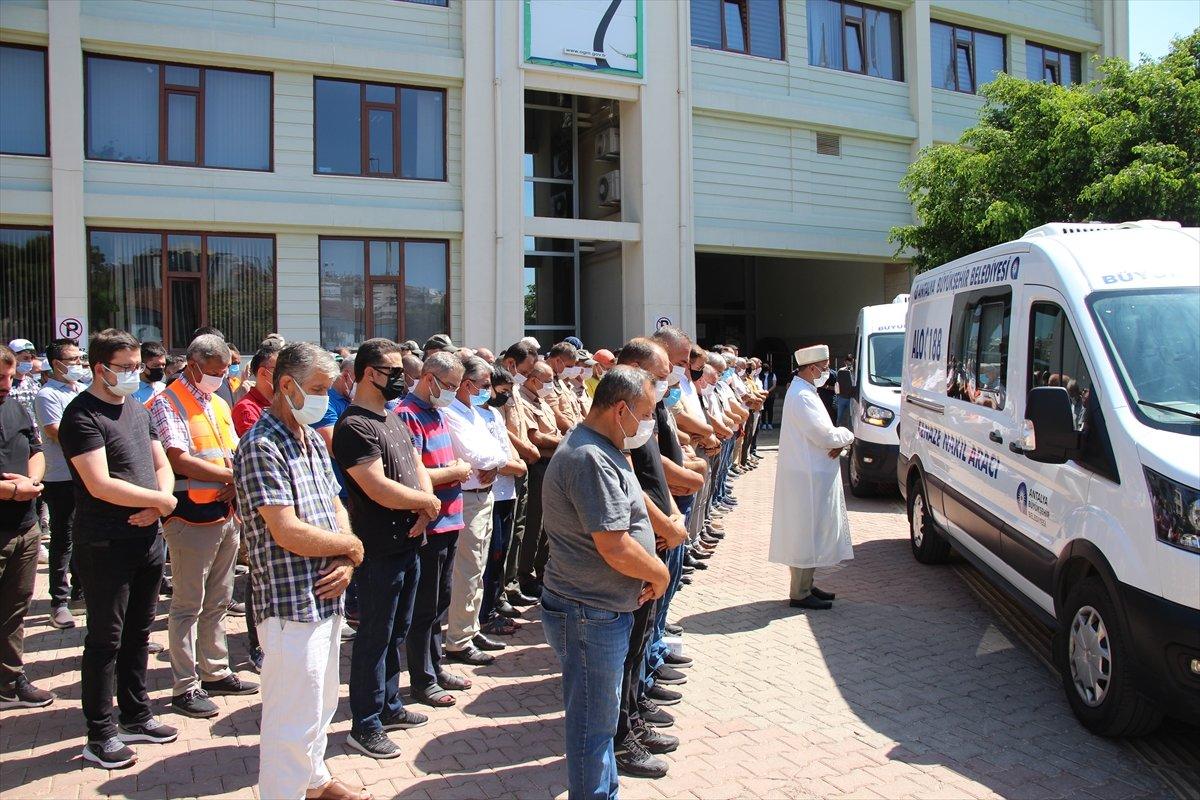 Manavgat'ta yaşamını yitiren 2 yangın işçisi törenle uğurlandı