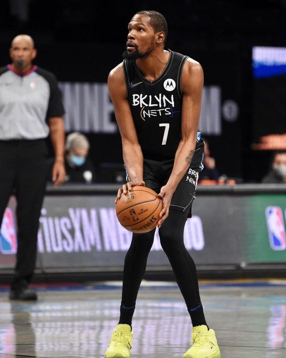 Kevin Durant, Zehra Güneş'i takibe aldı