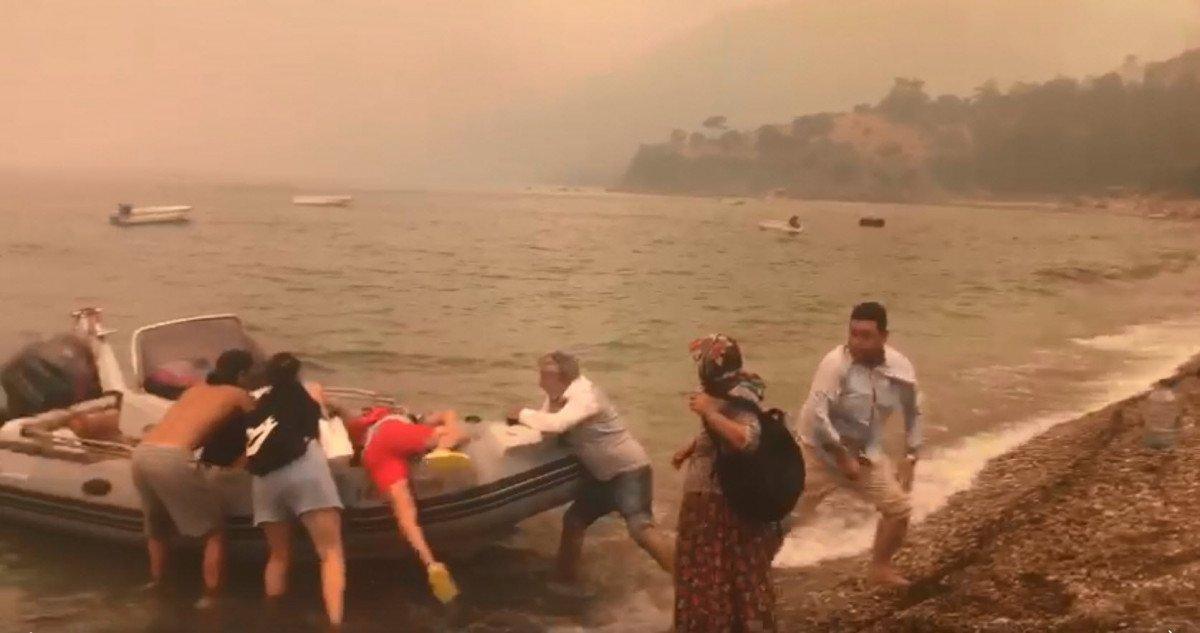 Milas'ta yangın yön değiştirdi, 3 otel tahliye edildi