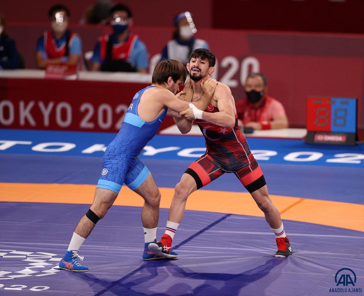 Milli güreşçi Kerem Kamal Tokyo'da ilk maçını kaybetti