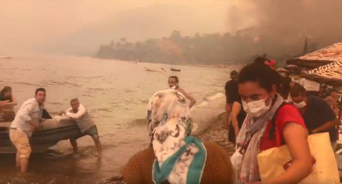 Milas'ta yangın yön değiştirdi, 3 otel tahliye edildi