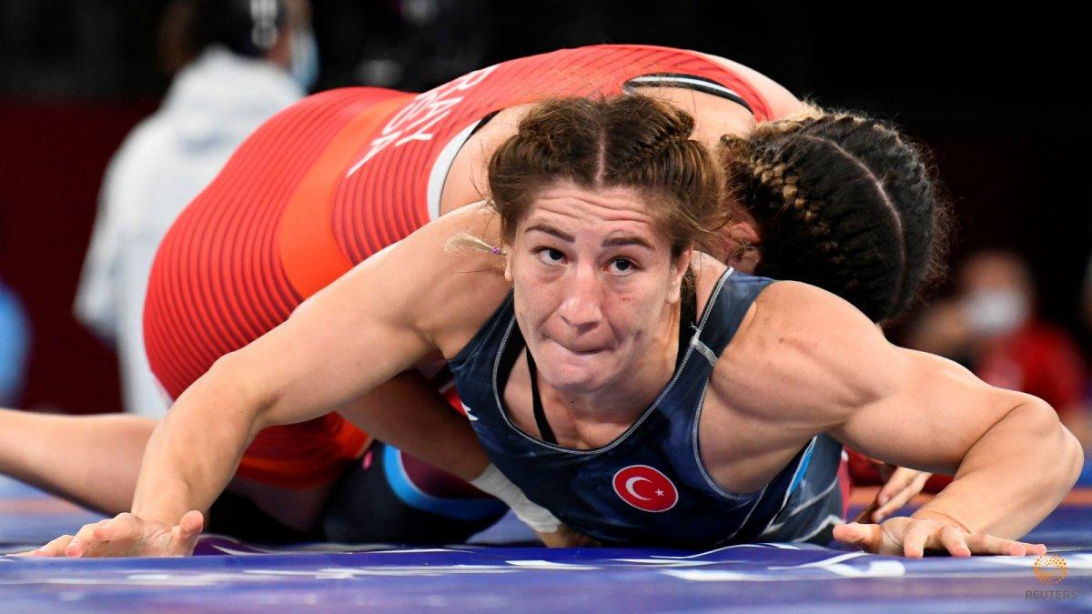 Milli güreşçi Yasemin Adar Tokyo'da çeyrek finalde kaybetti
