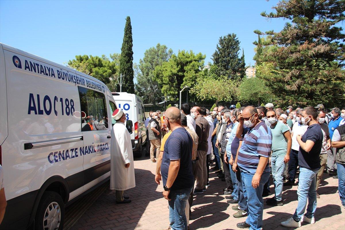 Manavgat'ta yaşamını yitiren 2 yangın işçisi törenle uğurlandı