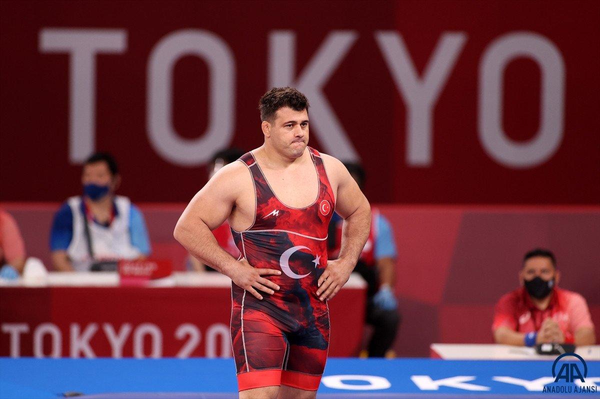 Rıza Kayaalp Tokyo'da çeyrek finalde