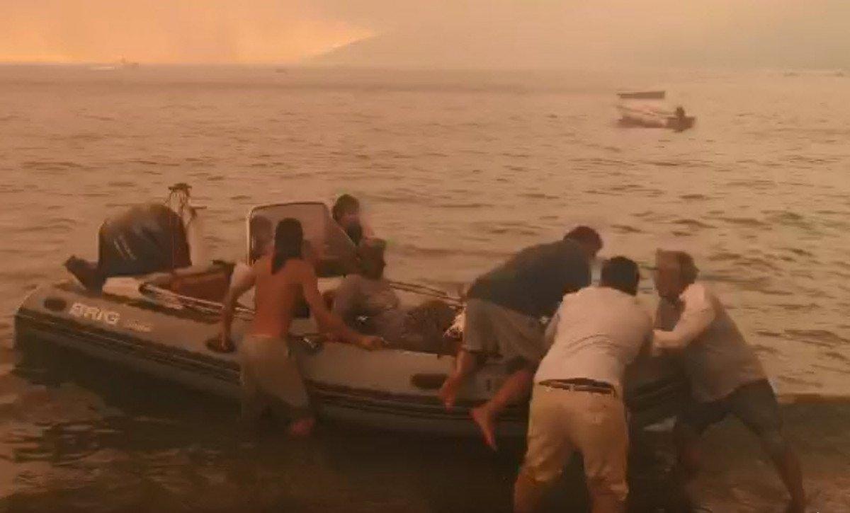 Milas'ta yangın yön değiştirdi, 3 otel tahliye edildi