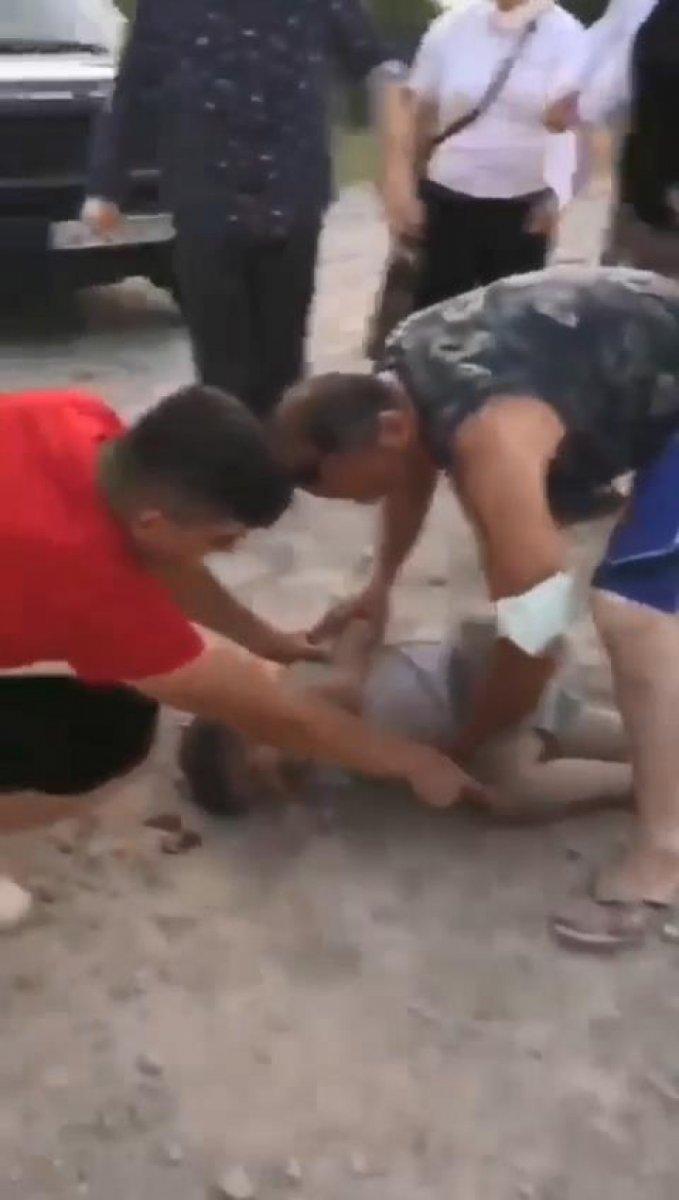 Bursa'da, minibüs yayaların arasına daldı