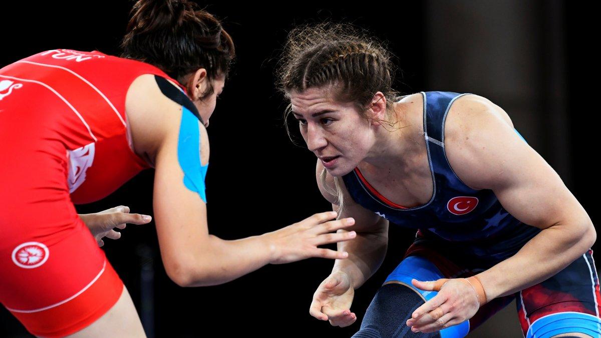 Yasemin Adar, serbest stil 76 kiloda bronz madalya kazandı