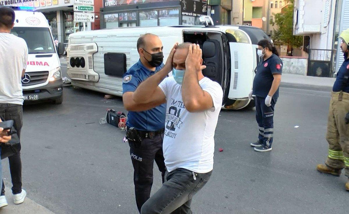 Ümraniye'de servis ile ticari minibüs çarpıştı: 1 ölü, 5 yaralı