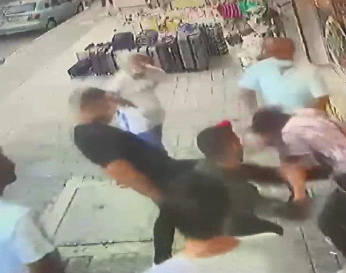 Eyüpsultan'da kadınların fotoğrafını çekince darbedildi