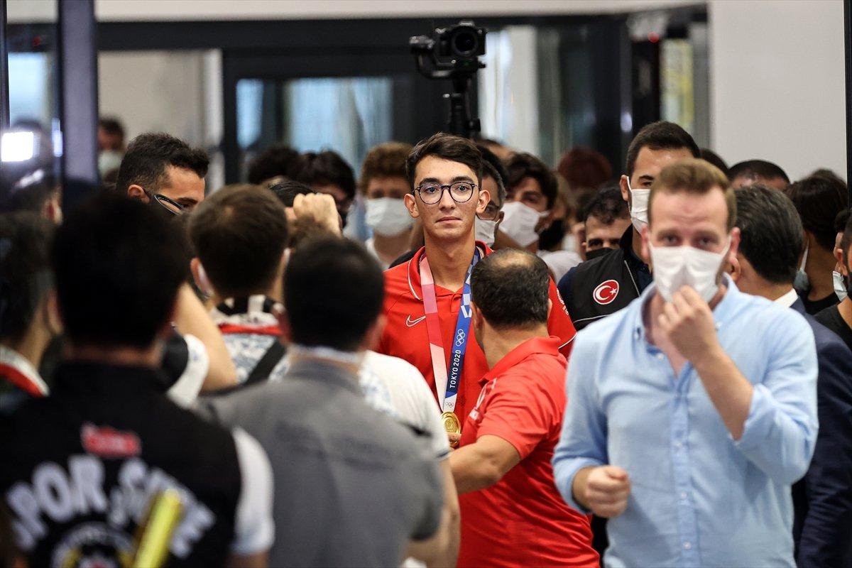 Olimpiyat şampiyonu Mete Gazoz İstanbul'da