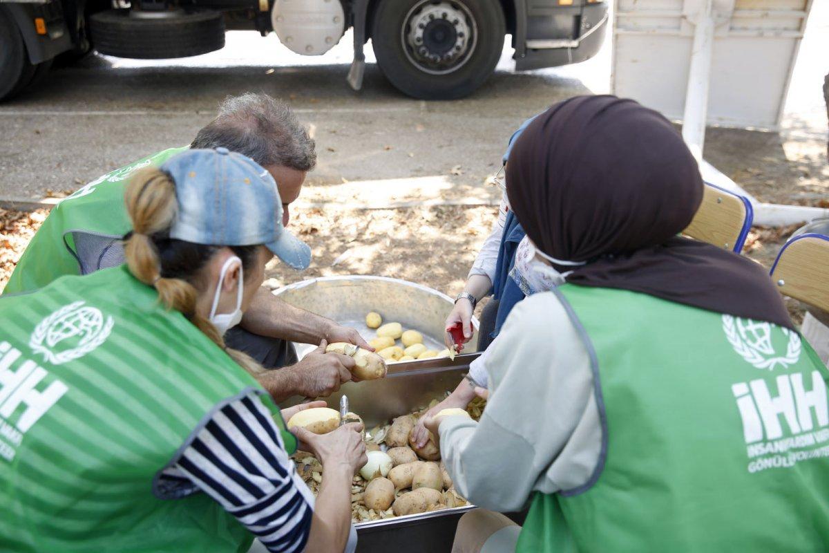 İHH ekipleri yangın bölgelerinde