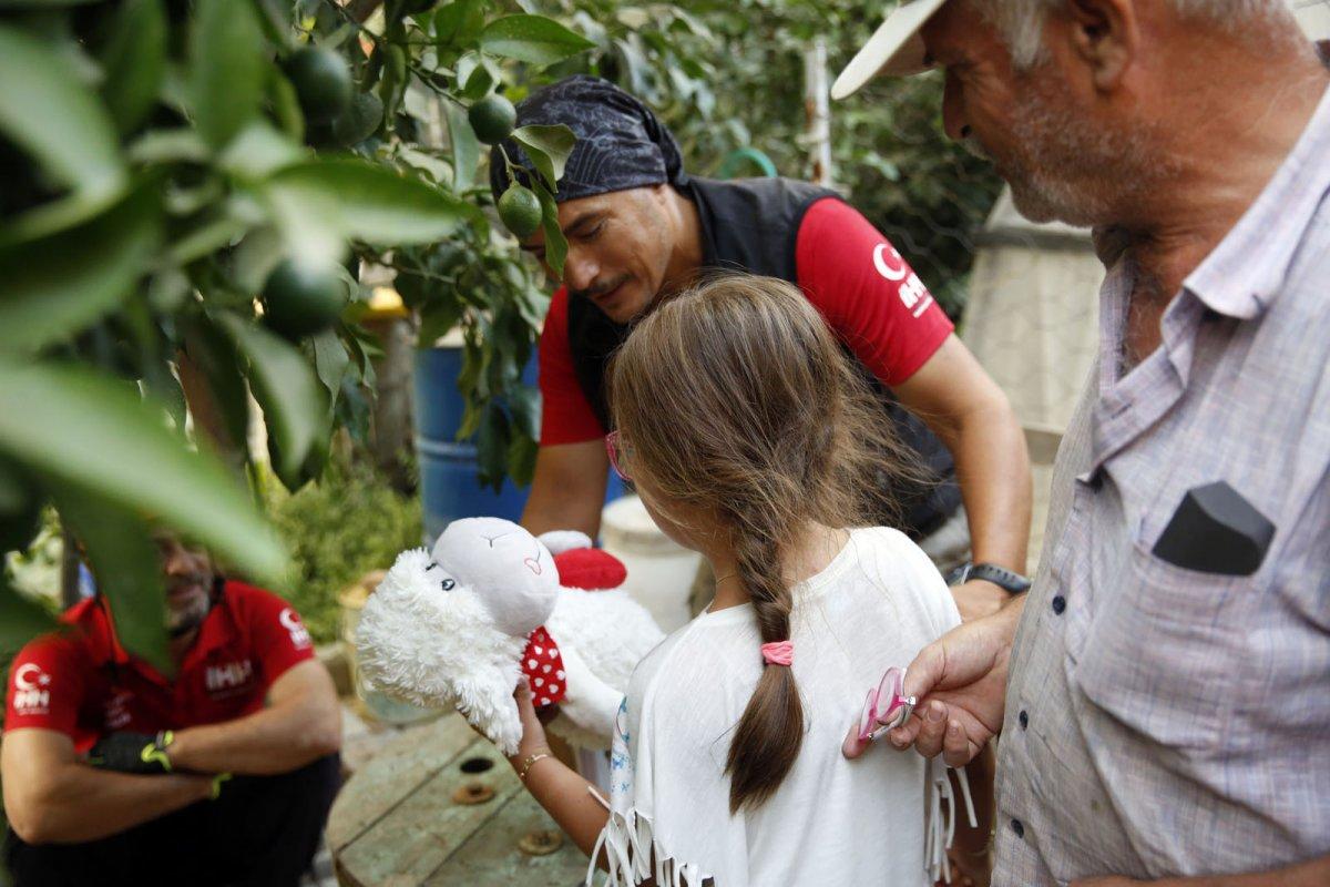 İHH ekipleri yangın bölgelerinde