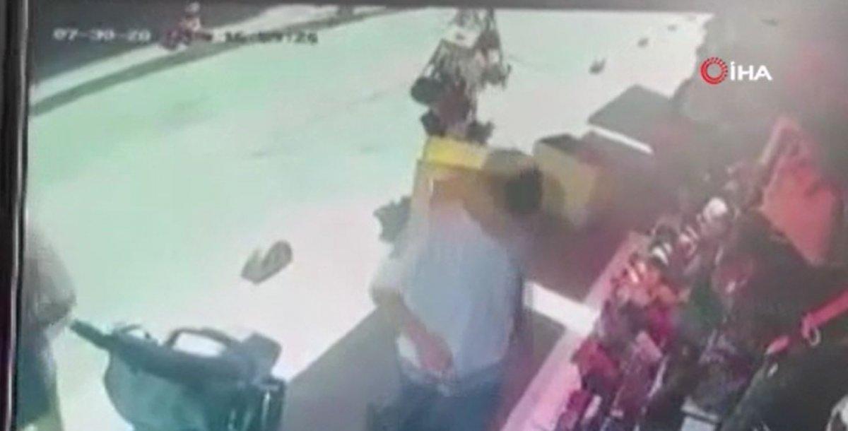 Fatih’te bebek arabasından turistlerin çantasını çaldı