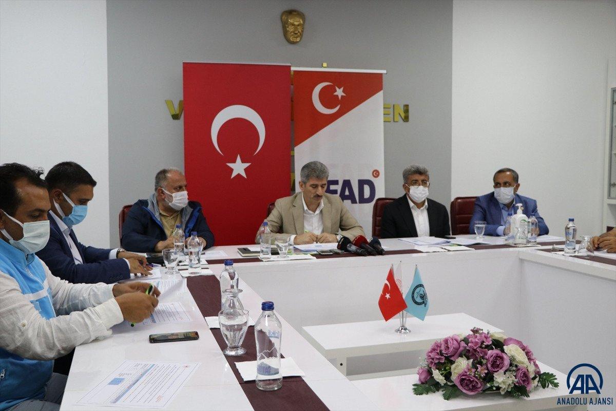 Muhterem İnce, Van'daki sel bölgesinde incelemelerde bulundu