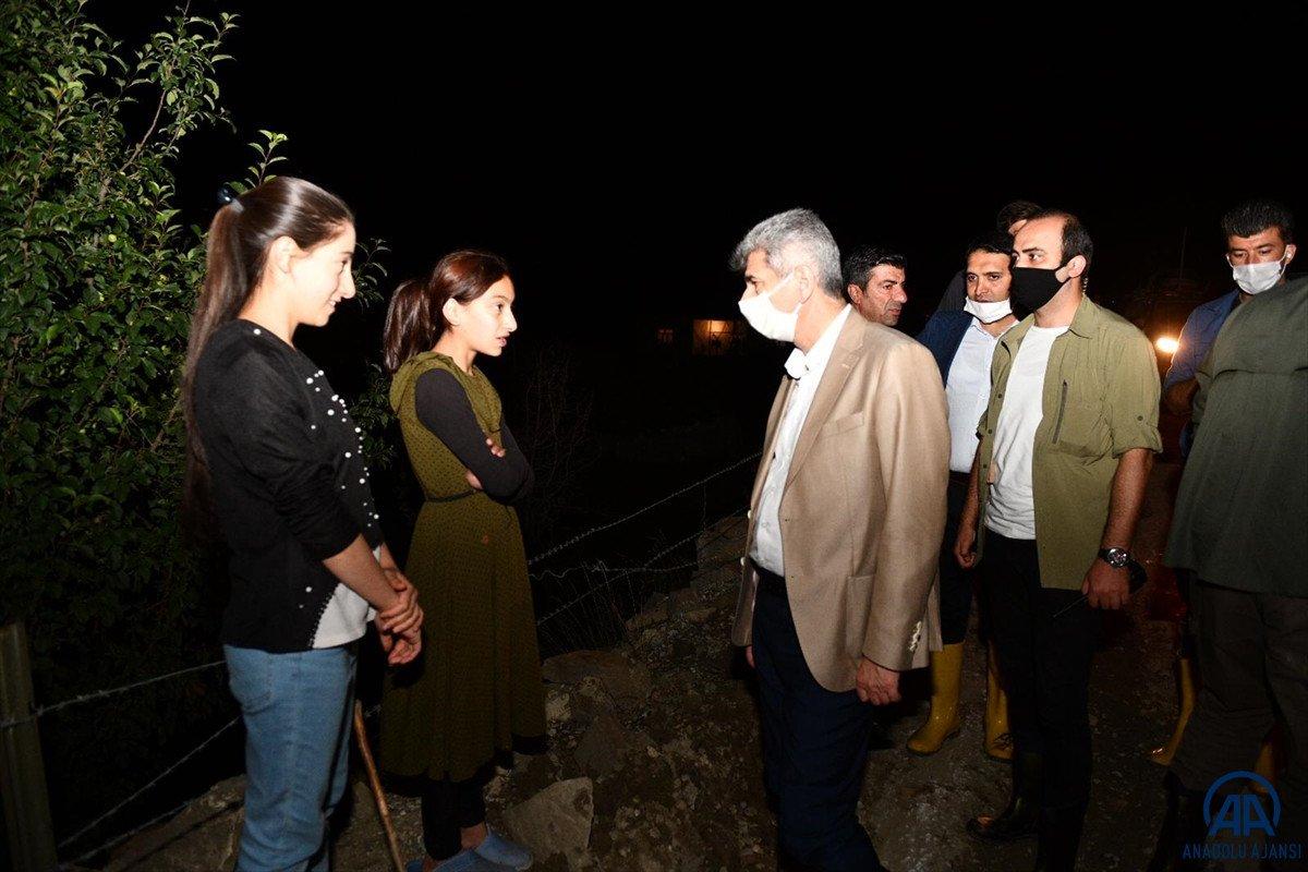 Muhterem İnce, Van'daki sel bölgesinde incelemelerde bulundu