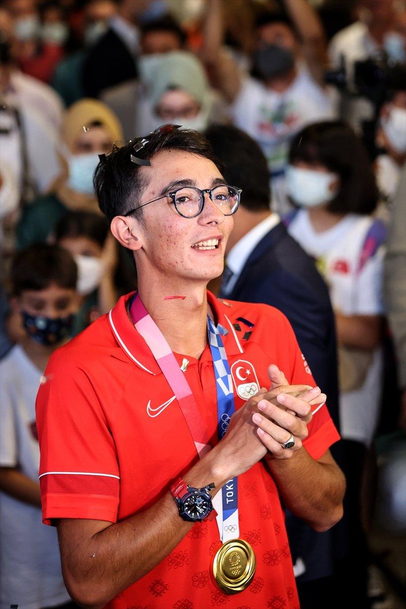 Olimpiyat şampiyonu Mete Gazoz İstanbul'da