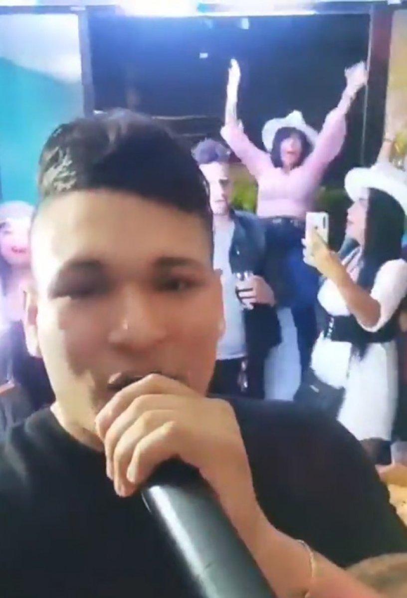 Kolombiya'daki partide, sarhoş kadın camdan düştü