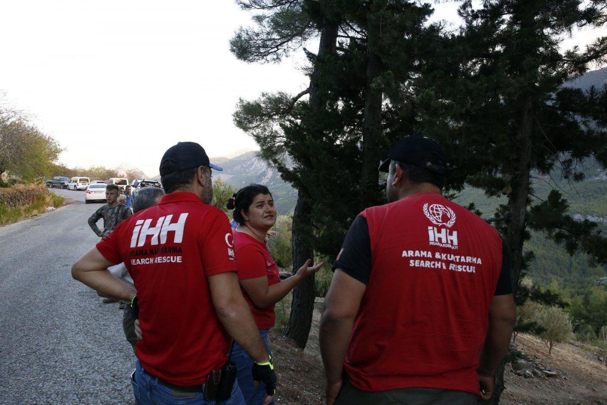 İHH ekipleri yangın bölgelerinde