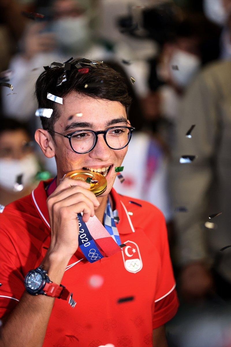 Olimpiyat şampiyonu Mete Gazoz İstanbul'da