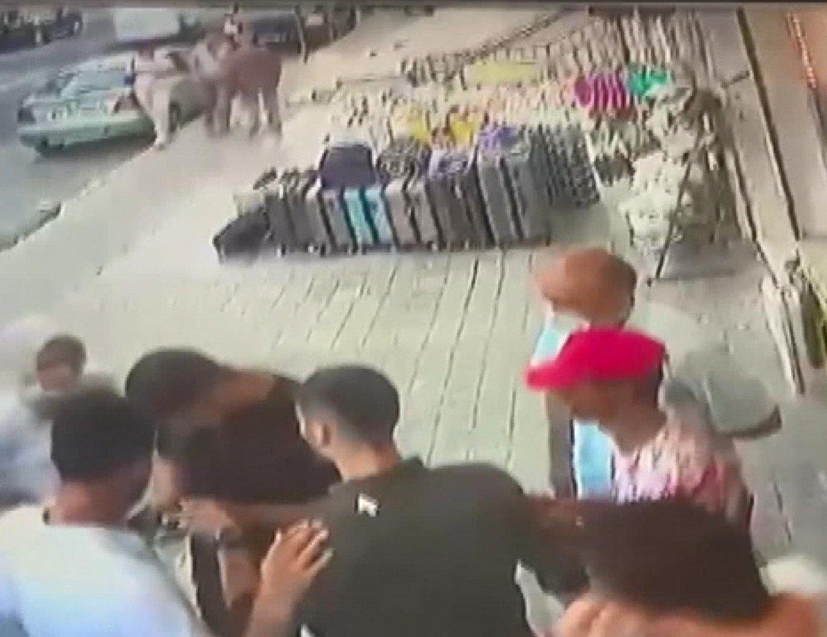 Eyüpsultan'da kadınların fotoğrafını çekince darbedildi