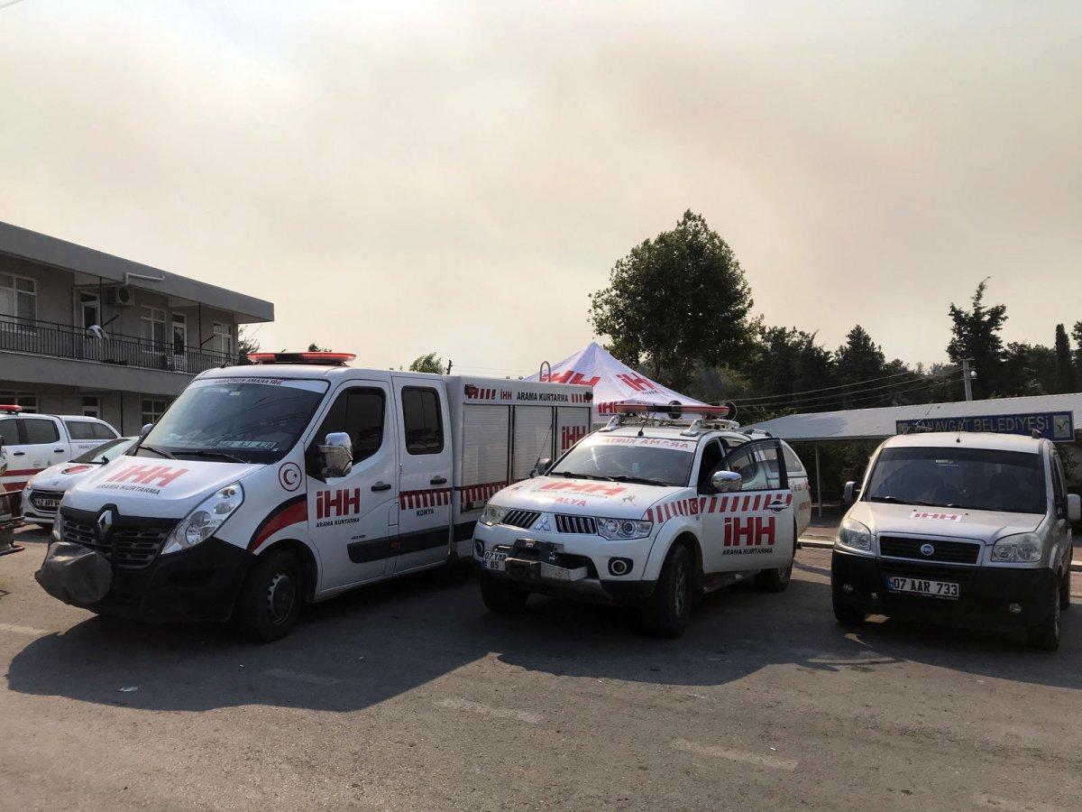 İHH ekipleri yangın bölgelerinde