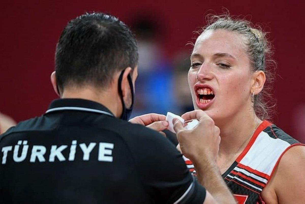 Filenin Sultanları'na nazar değdi! Üç dişi kırıldı, kanlar içinde kaldı...Cansu ve Meliha'nın çarpıştığı an!