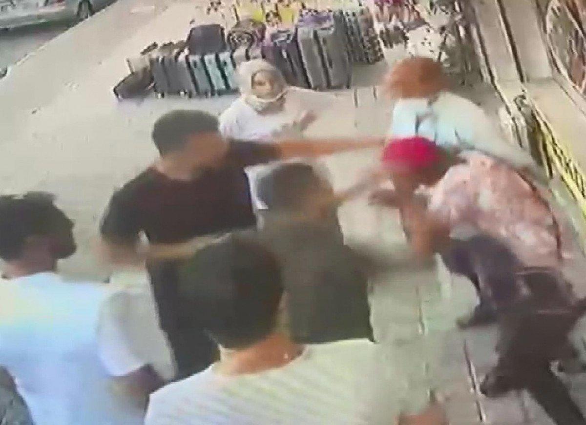 Eyüpsultan'da kadınların fotoğrafını çekince darbedildi