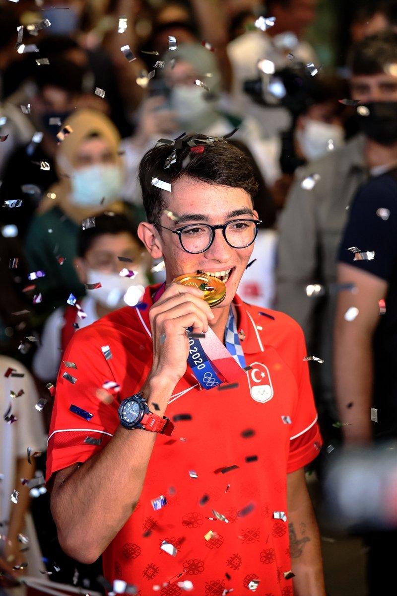 Olimpiyat şampiyonu Mete Gazoz İstanbul'da