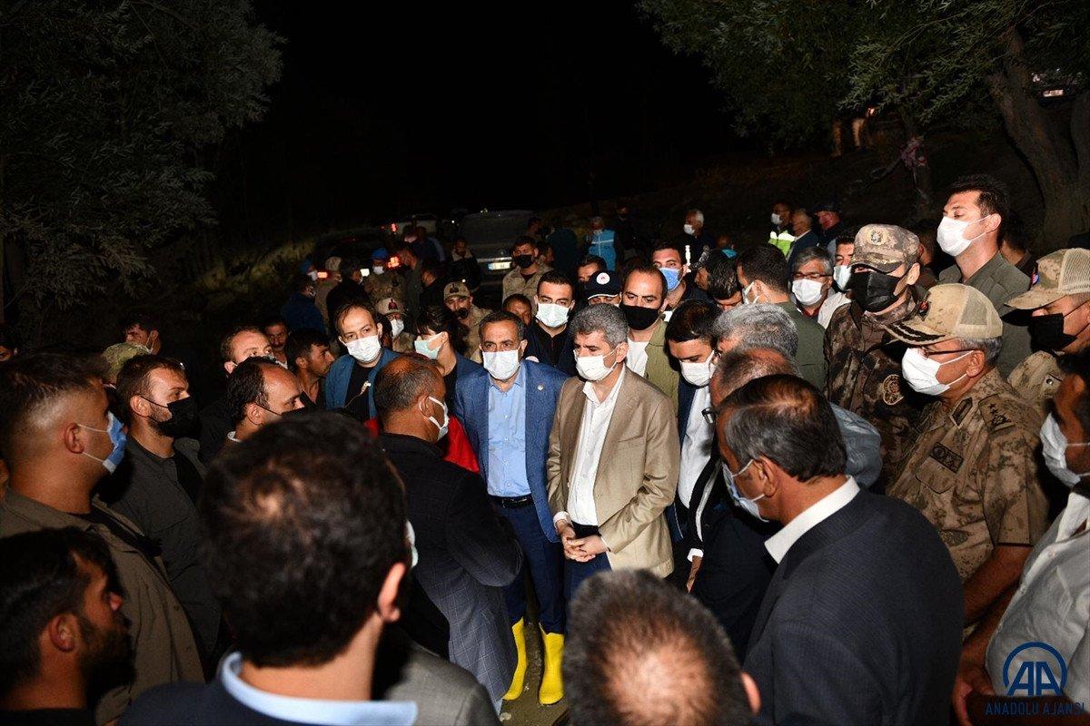 Muhterem İnce, Van'daki sel bölgesinde incelemelerde bulundu