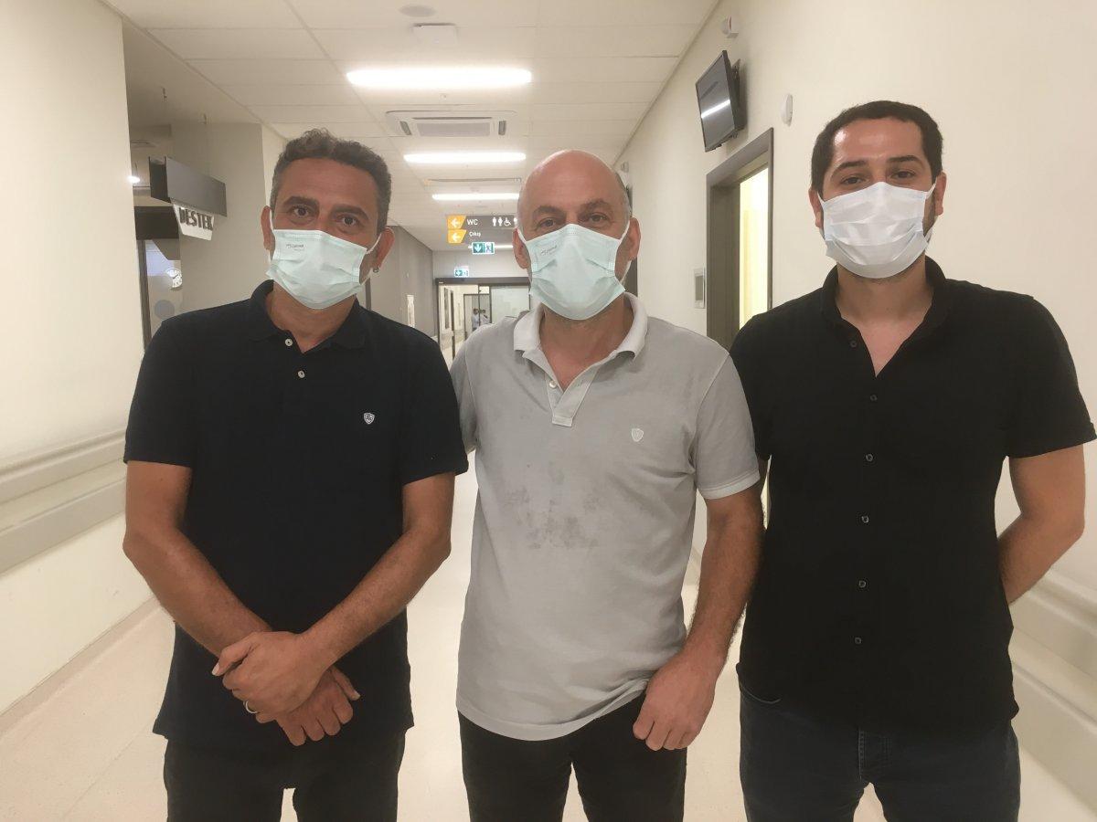 İstanbul'da vatandaş, arkadaşlarını koronavirüs aşısı yaptırmaya götürüyor