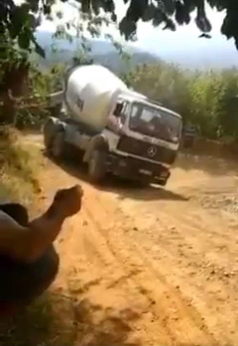 Sakarya'da beton mikseri devrildi