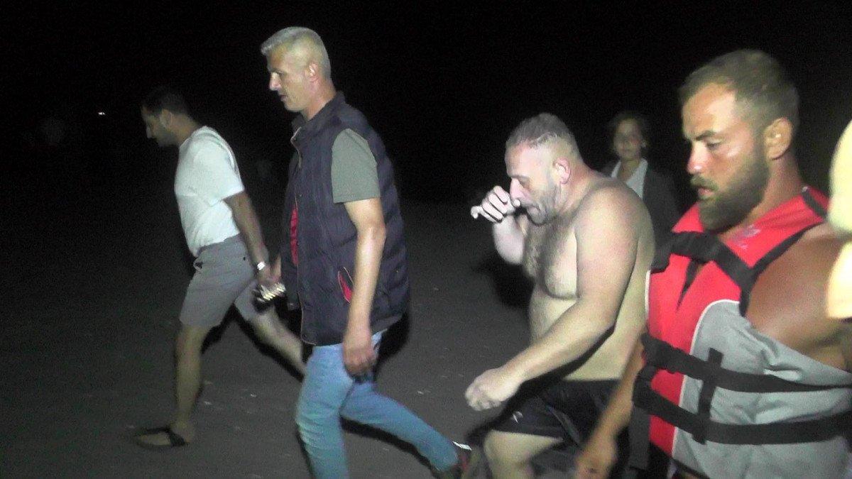 Sakarya'da akıntıya kapılan adam son anda kurtarıldı