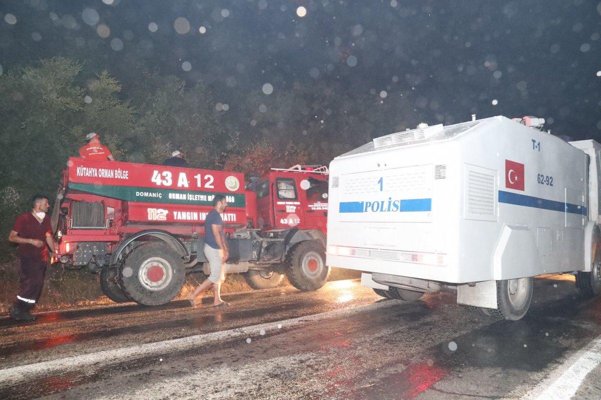 EGM’nin TOMA’ları yangınlara müdahale ediyor