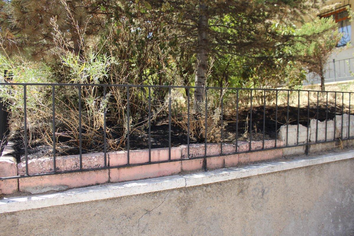 Ankara’da apartmanı ateşe verme girişimi kamerada