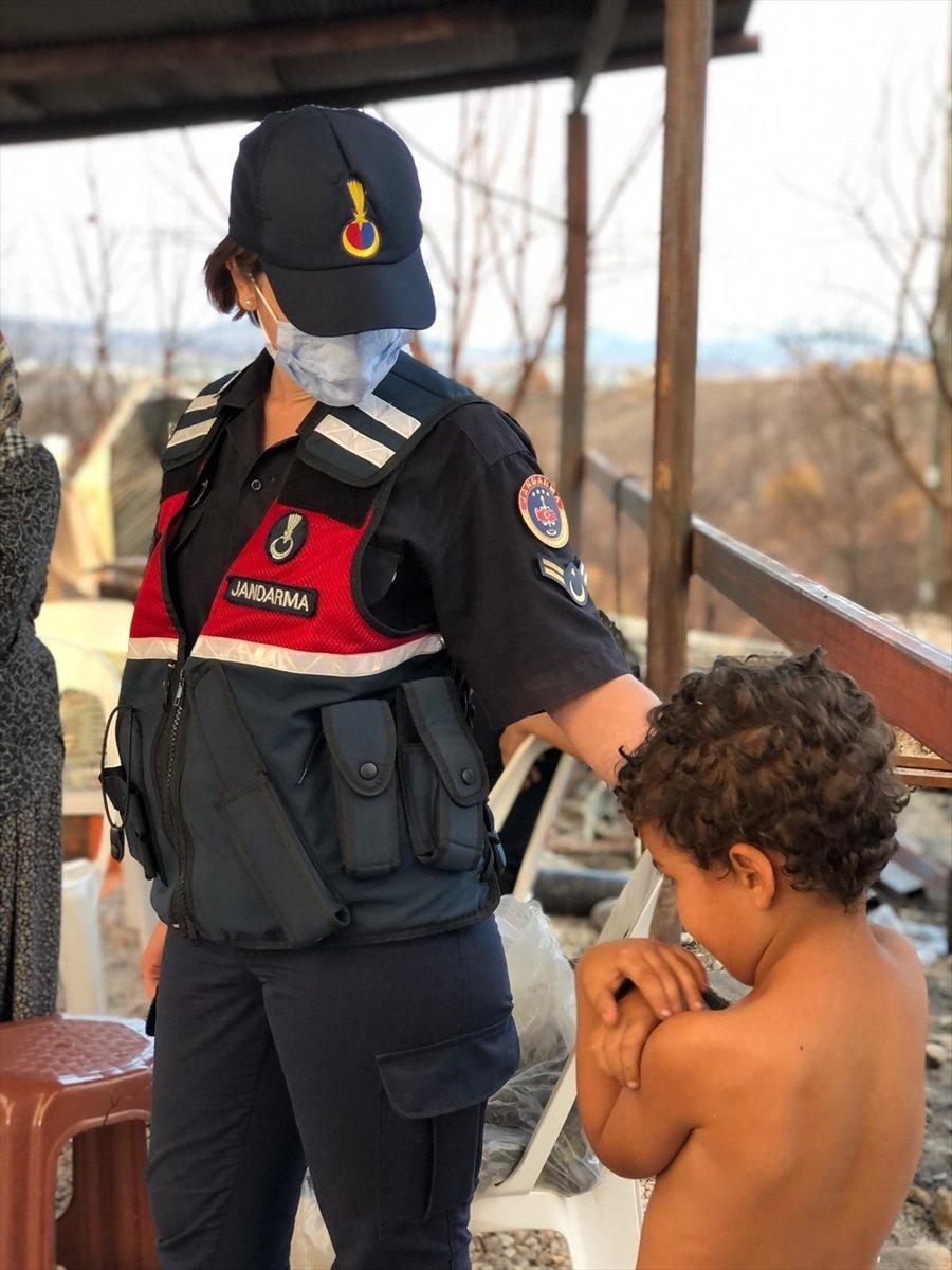 Antalya’da yangın bölgesindeki ekipler, vatandaşlar için seferber oldu