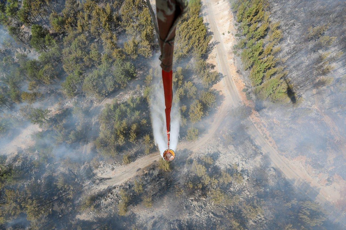Muğla'daki yangına müdahale, helikopterin içinden görüntülendi
