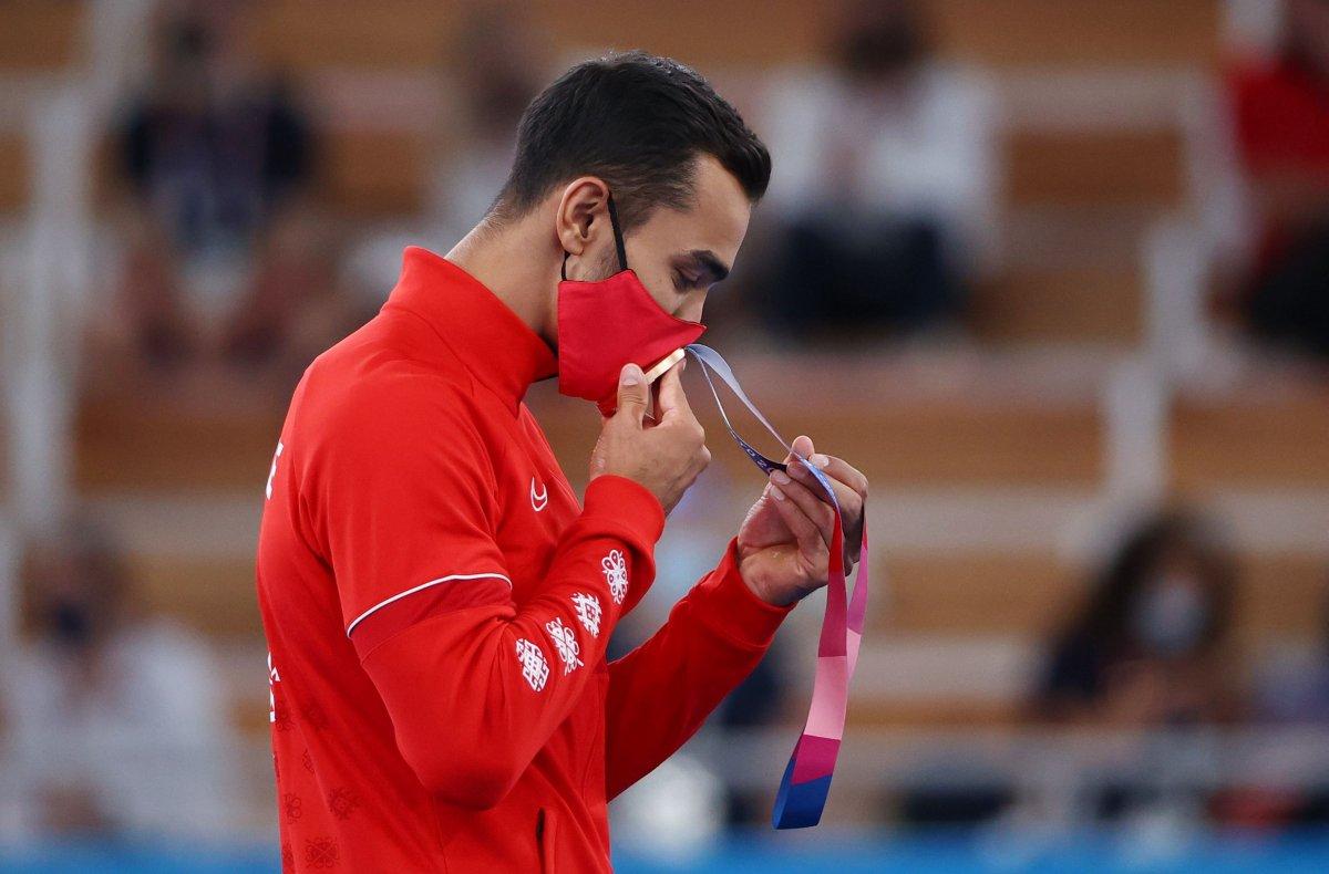 Milli cimnastikçimiz Ferhat Arıcan bronz madalya kazandı