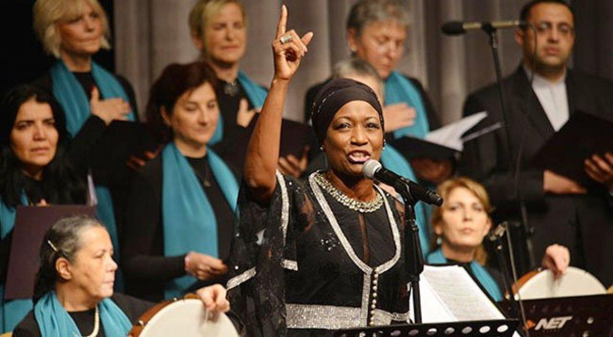 ABD'li şarkıcı Della Miles kimdir? 'Help Turkey' etiketine isyan etti!