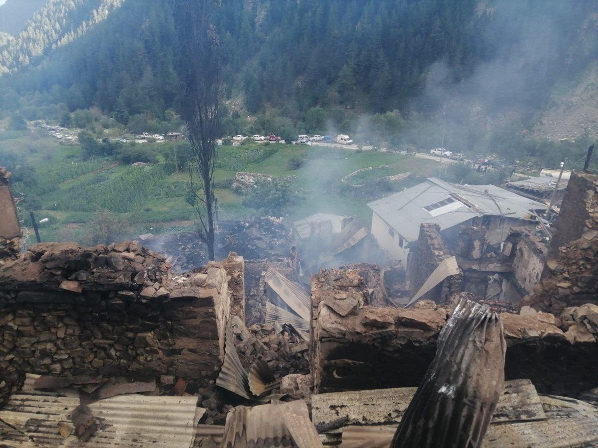 Artvin'in Yusufeli ilçesi Yüncüler köyünde yangın