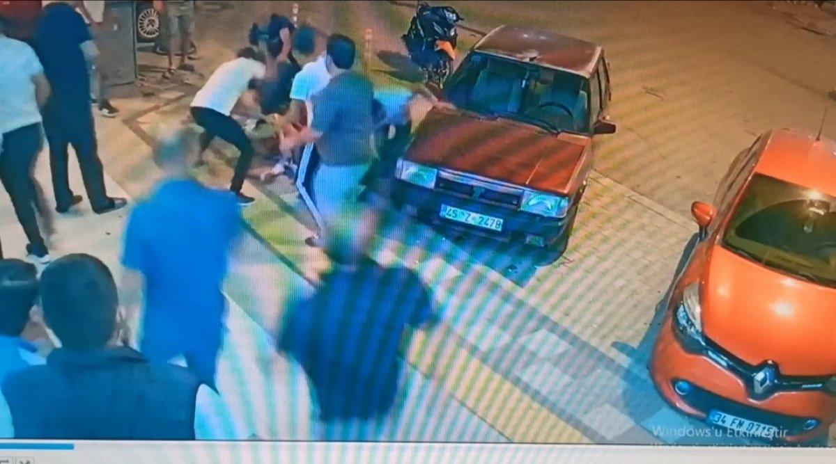 Afyonkarahisar’da bıçaklı kavga anları kamerada