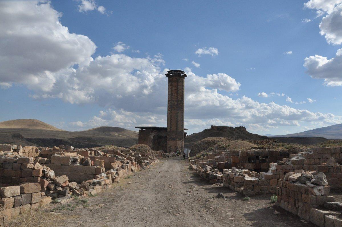 Kars’ta Anadolu’nun ilk Türk camisinde ezan sesi yankılandı