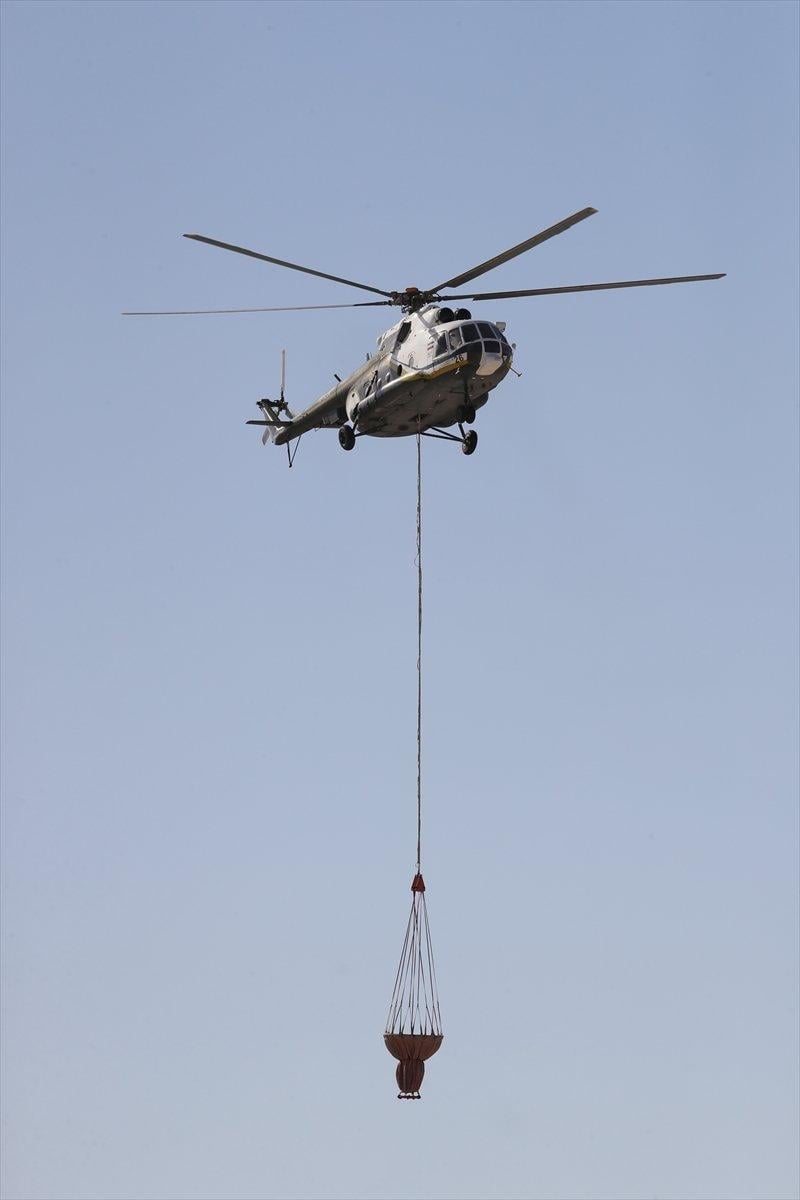 Muğla'daki yangına müdahale, helikopterin içinden görüntülendi