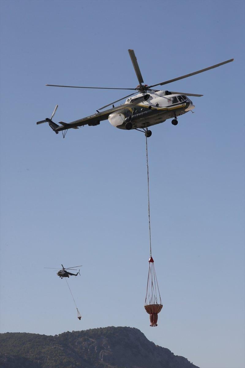 Muğla'daki yangına müdahale, helikopterin içinden görüntülendi