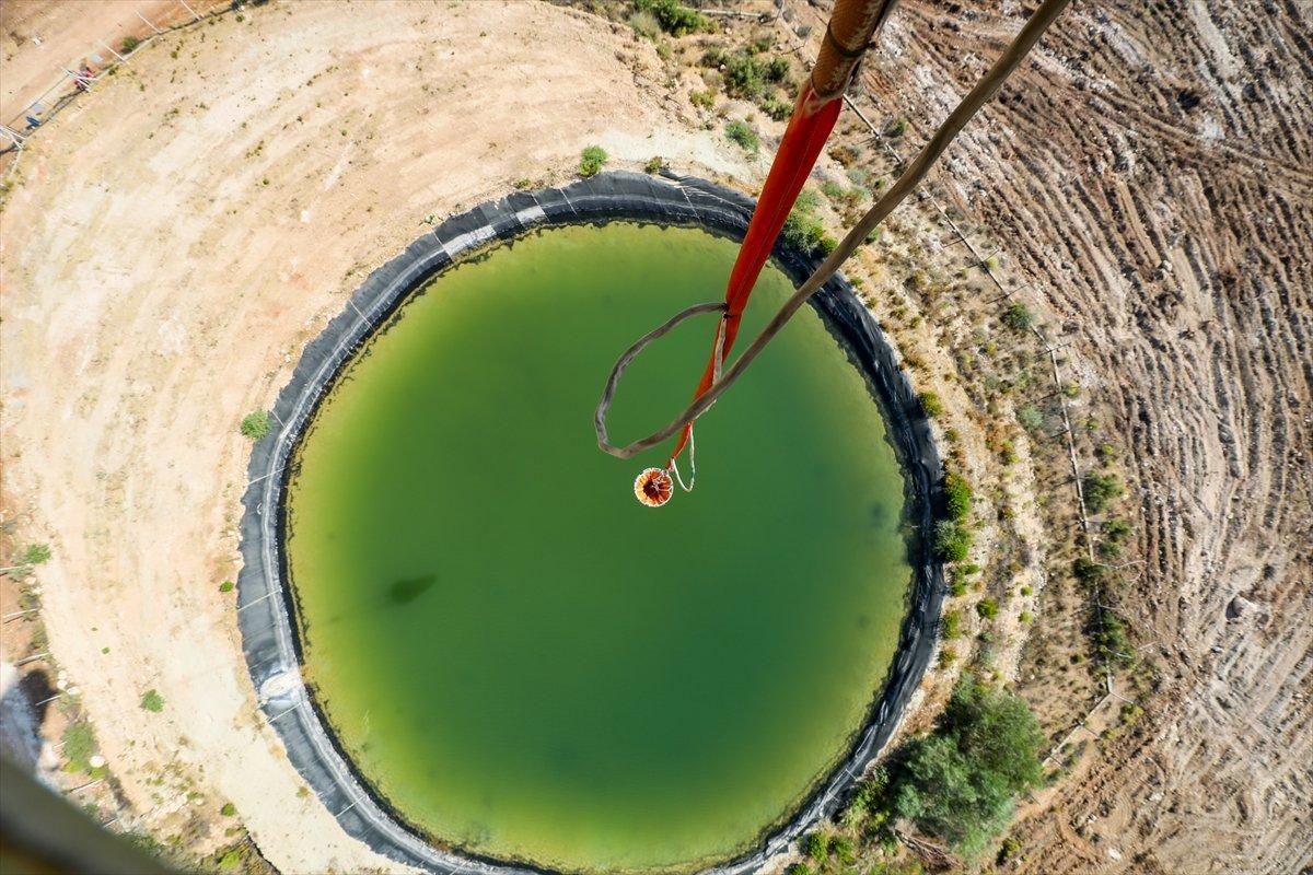 Muğla'daki yangına müdahale, helikopterin içinden görüntülendi