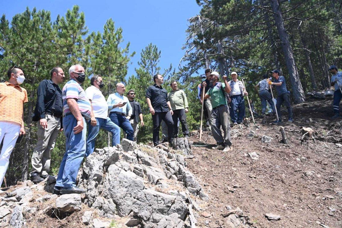 Adil Karaismailoğlu: Yangınla mücadeleye gece gündüz devam ediyoruz